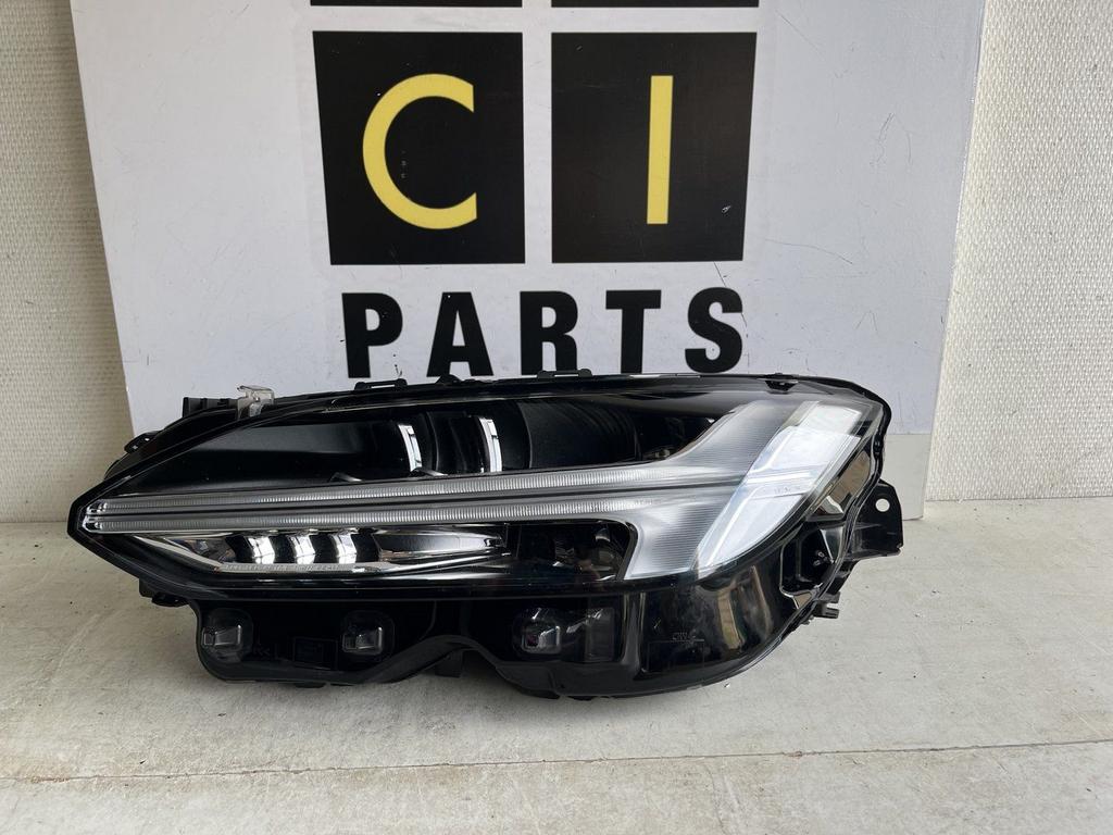 VOLVO V90 S90 LED ACTIVE HIGHBEAM KOPLAMP LINKS 32228310, Gebruikt, -, -, Ophalen of Verzenden