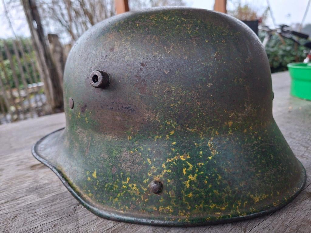 Ww1 stahlhelm camo / doorgebruikt ww2 ?, Verzamelen, Militaria | Algemeen, Ophalen of Verzenden