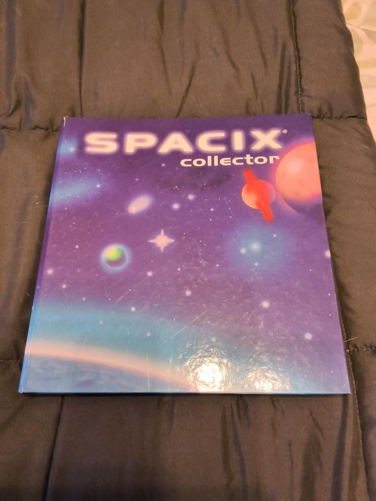 Spacix verzamel album, Collections, Enlèvement