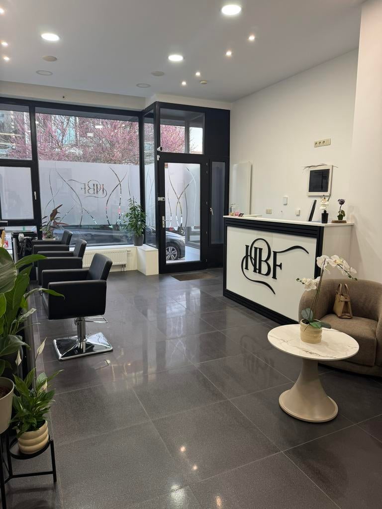 ESPACE À LOUER - COIFFURE / PROTHÉSISTE ONGULAIRE !