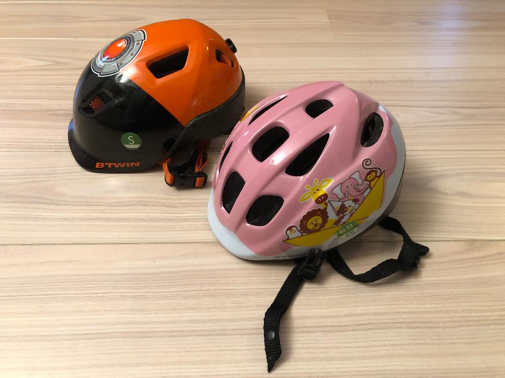 2 casques vélo pour enfant Décathlon fille XS / garçon S, XS, Garçon ou Fille, Utilisé, Enlèvement