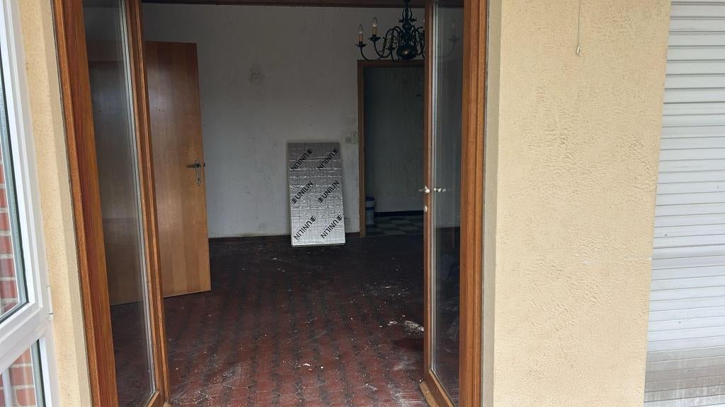 porte-fenêtre extérieur x2 en méranti + fenêtres + portes, Bricolage & Construction, Châssis & Portes coulissantes, Utilisé, Vitre comprise