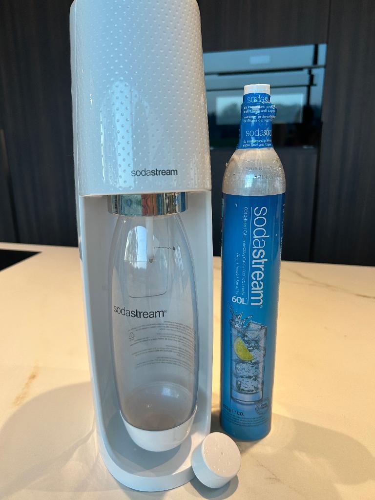 Sodastream met fles en extra cilinder, Ophalen, Gebruikt