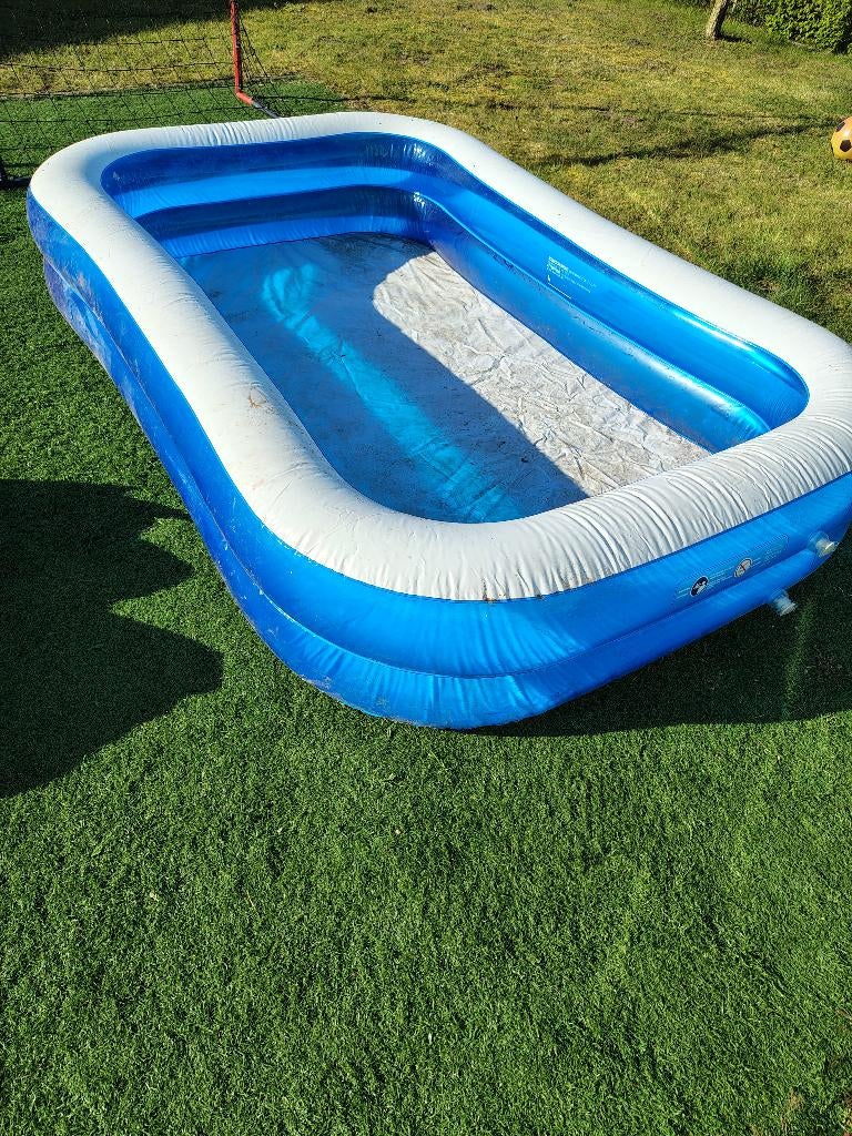 gratis zwembadje met 2 gaatjes in, Kinderen en Baby's, Speelgoed | Buiten | Zandbakken, Ophalen, Gebruikt