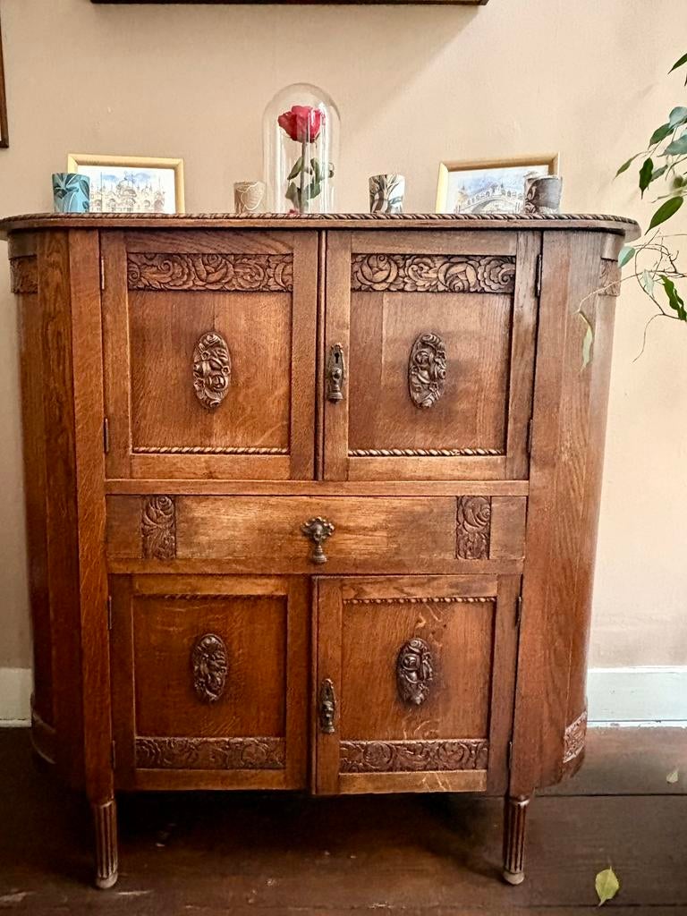 Charmante massief houten kast met karakter, Ophalen