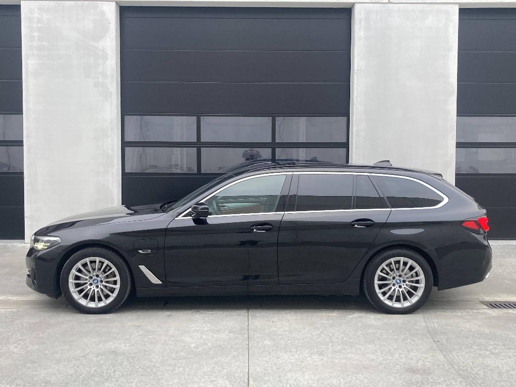 BMW 530e Touring/Pano Dak/Zwarte hemel.../Garantieie, Auto's, Automaat, Achterwielaandrijving, 4 cilinders, Zwart