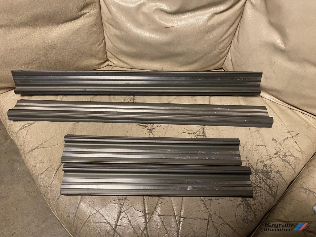 Bmw E28 instaplijsten set grijs dorpellijsten 5-serie, Auto-onderdelen, Carrosserie, BMW, Gebruikt, Ophalen of Verzenden