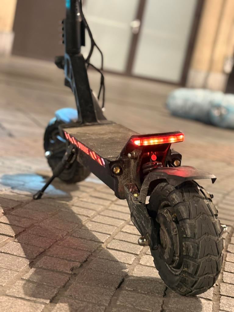 YUME Howk E cooter / E Step, Ophalen, Zo goed als nieuw