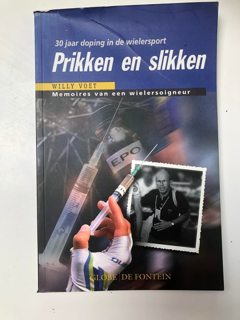 W. Voet - Prikken en slikken (doping in de wielersport), Ophalen of Verzenden, Gelezen, Lopen en Fietsen