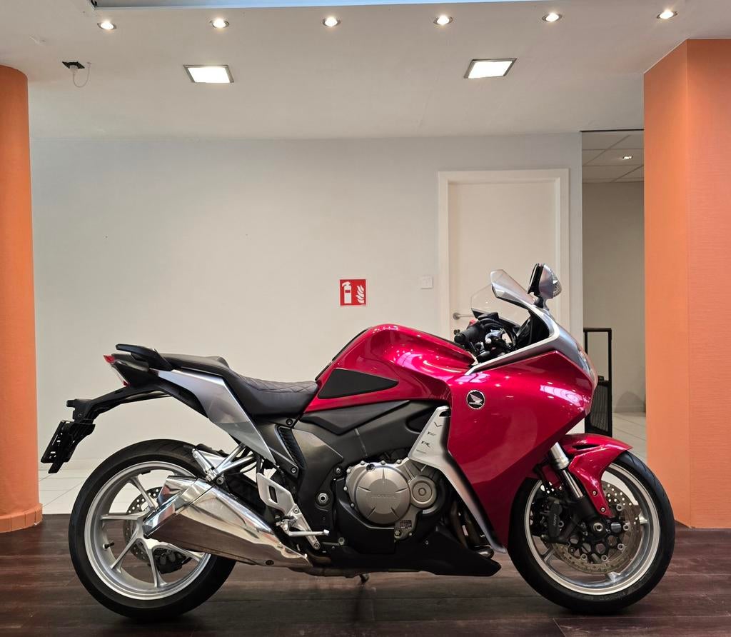 Honda VFR 1200 F **2010**34.975km**Garantie, Motos, Motos | Honda, Tourisme, Entreprise, 1200 cm³