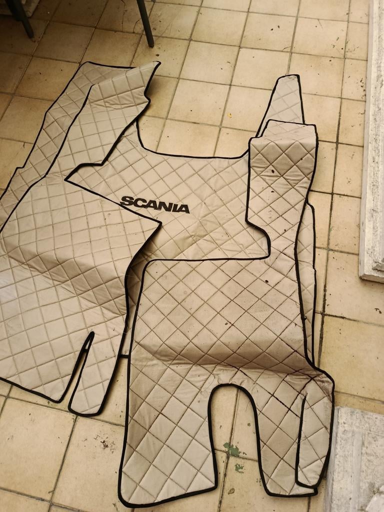 Tapis cabine camion Scania beige complet, Auto's, Vrachtwagens, Particulier, Scania, Beige, Beige, Leder, Ophalen