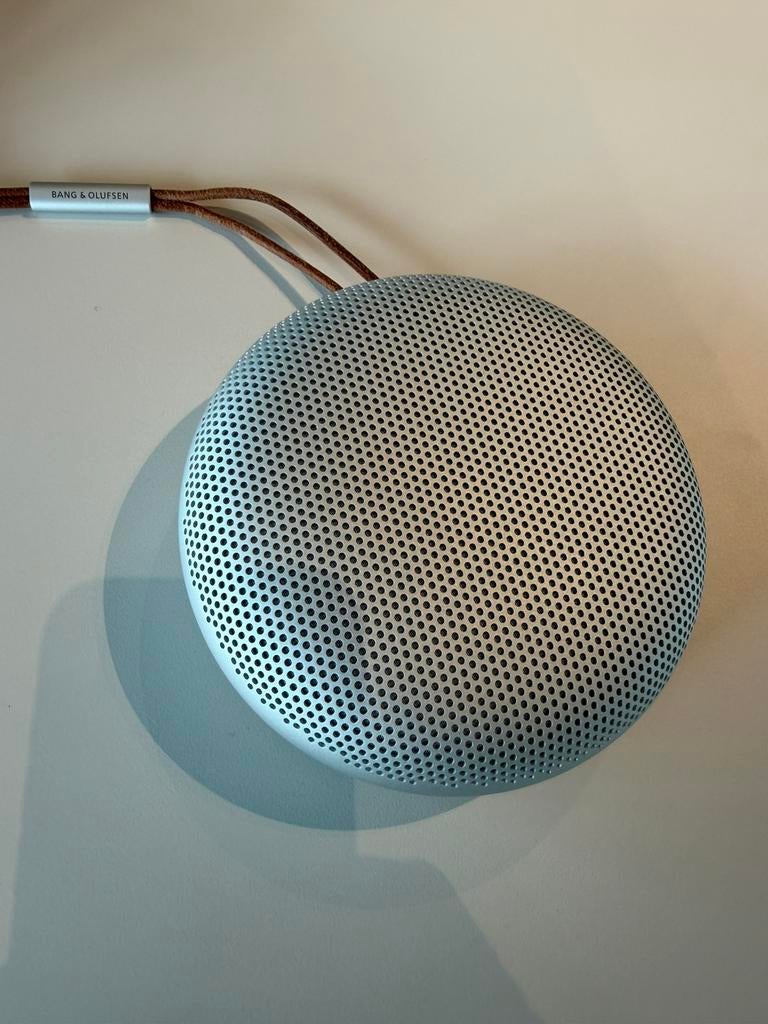 B&O Beosound A1 2nd gen grey mist, Audio, Tv en Foto, Overige typen, Nieuw, Minder dan 60 watt, Ophalen