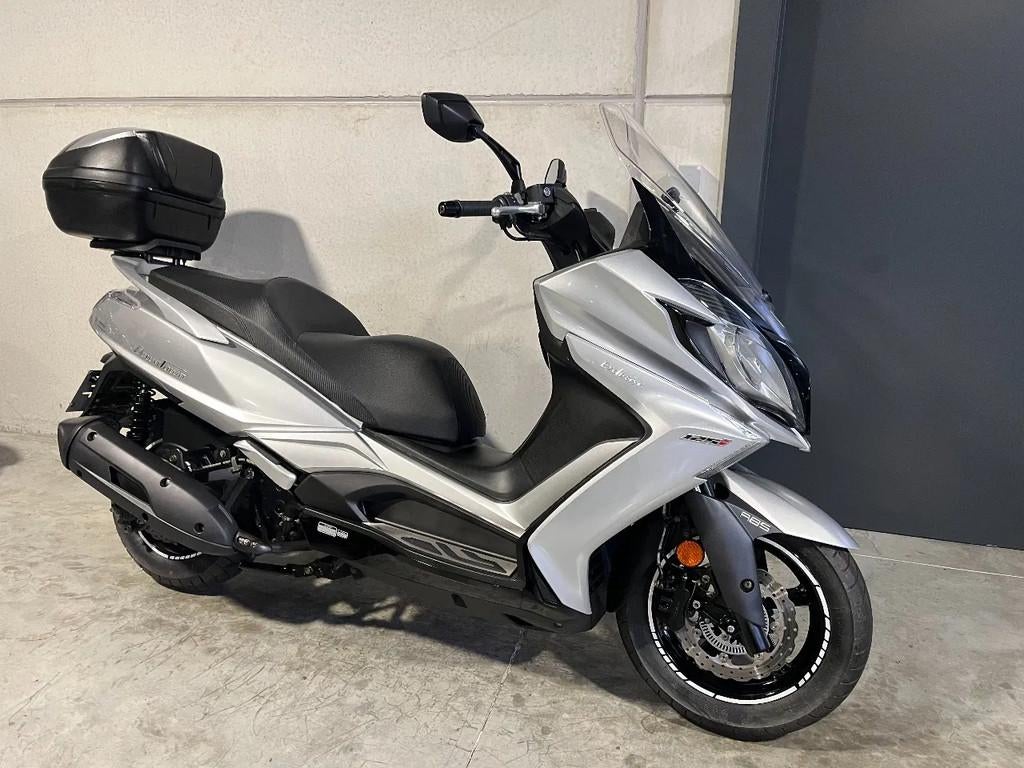 Kymco Downtown 125 Exclusive met topcase (bj 2020), Motoren, Scooter, Kymco, Bedrijf, 125 cc