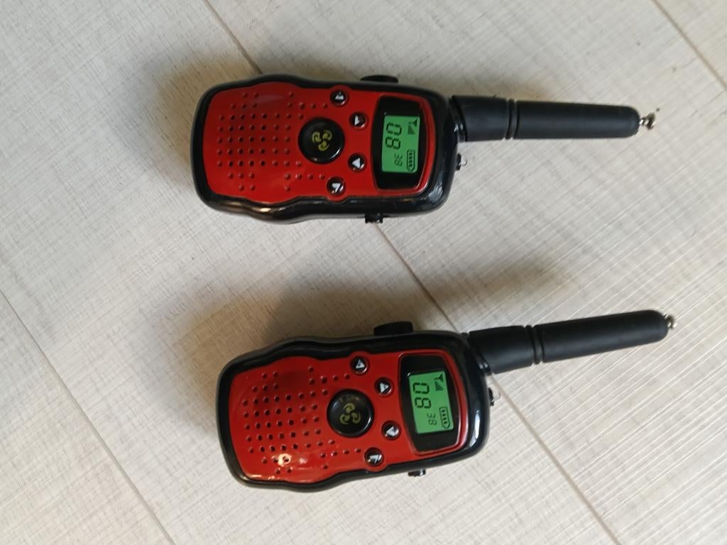 Twee werkende walkies met lampje en verstelbare antenne, Telecommunicatie, Portofoons en Walkie-talkies, Ophalen of Verzenden