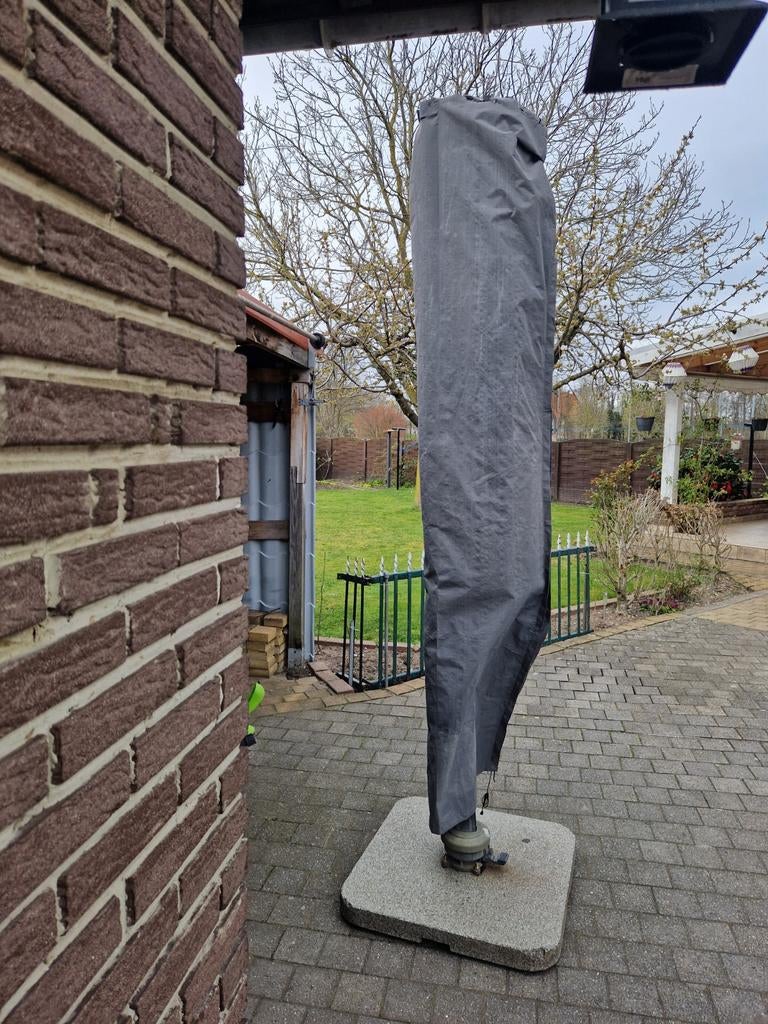 Grote parasol, 3x3 meter, in goede staat, draait 360 graden,, Tuin en Terras, Ophalen