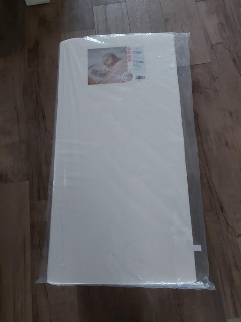 Nieuw babymatrasje, Ophalen of Verzenden