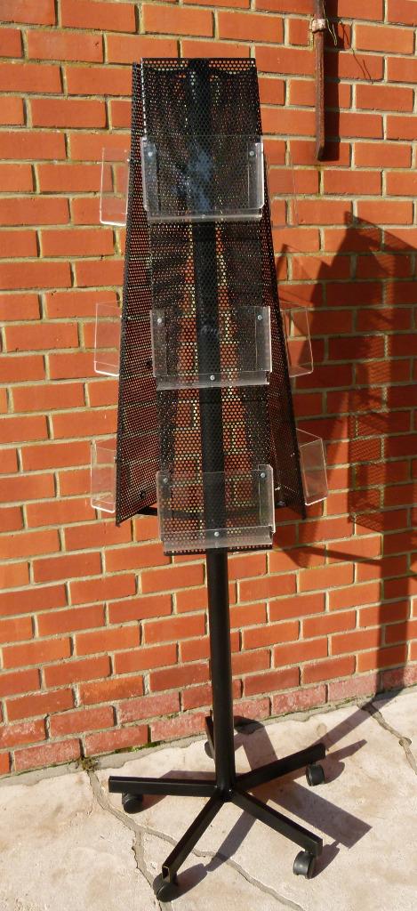 Présentoir tourniquet mobile à 9 compartiments, Enlèvement, Utilisé