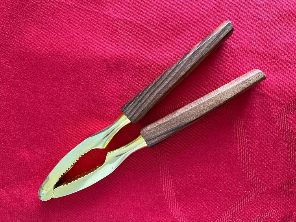 Casse-noix en métal doré et manche en bois, Antiquités & Art, Enlèvement ou Envoi