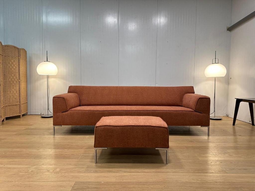 NIEUW geherstoffeerd Design on Stock Bloq 4-zits + hocker, Huis en Inrichting, Zetels | Zetels, 250 tot 300 cm, Nieuw, 75 tot 100 cm