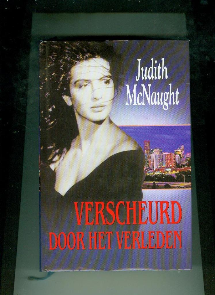 Verscheurd door het verleden judith macnaught, Boeken, Romans, Zo goed als nieuw, Ophalen of Verzenden