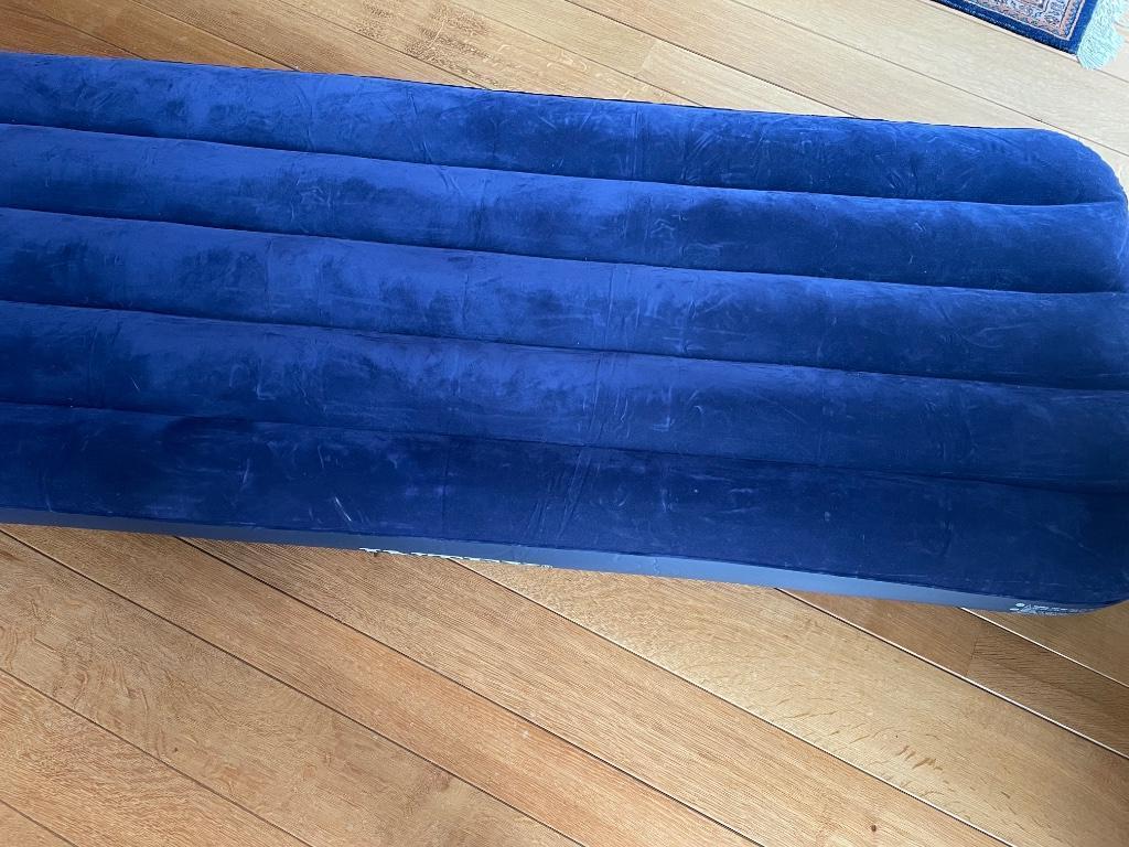 Intex  luchtmatras, luchtbed voor 1 persoon, Ophalen of Verzenden, Zo goed als nieuw, 1-persoons