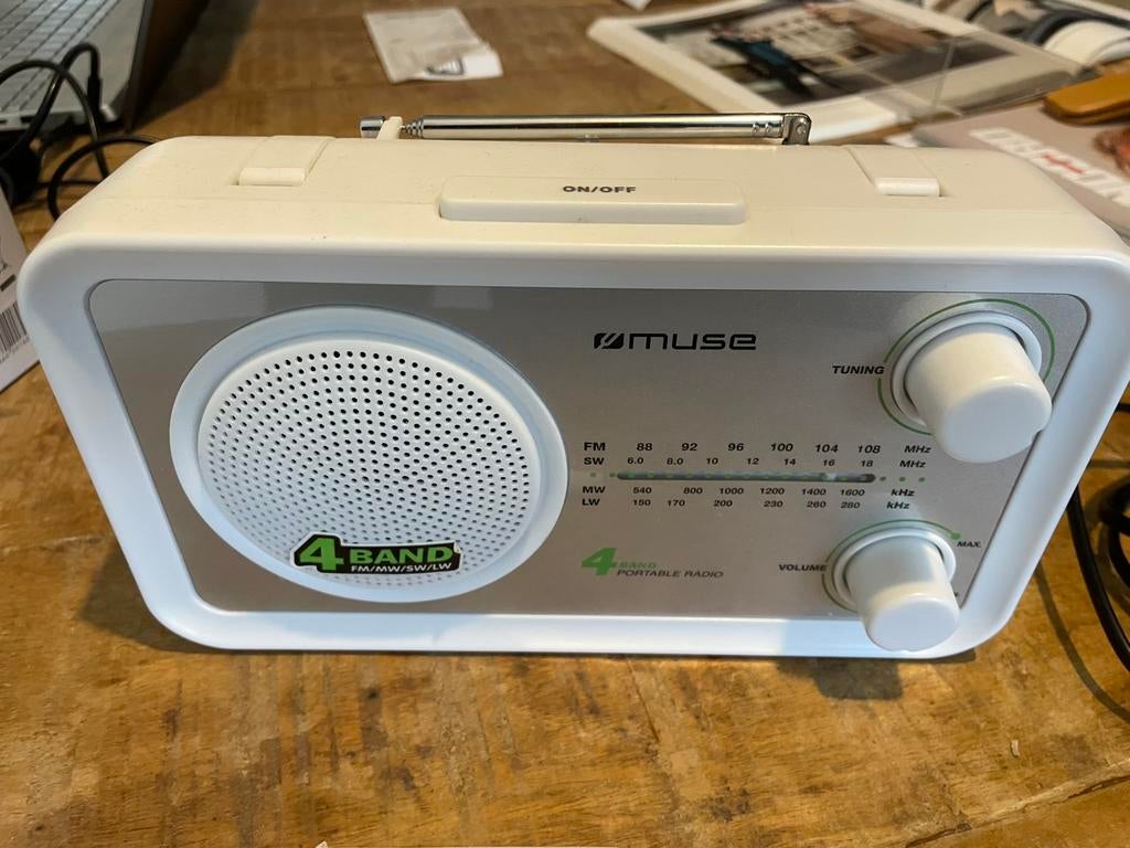 Muse 4-band portable radio - nieuw, Ophalen of Verzenden, Zo goed als nieuw, Radio