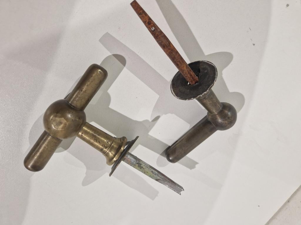 vintage deurklink in geel koper  , klink deurgreep antiek, Antiek en Kunst, Ophalen of Verzenden