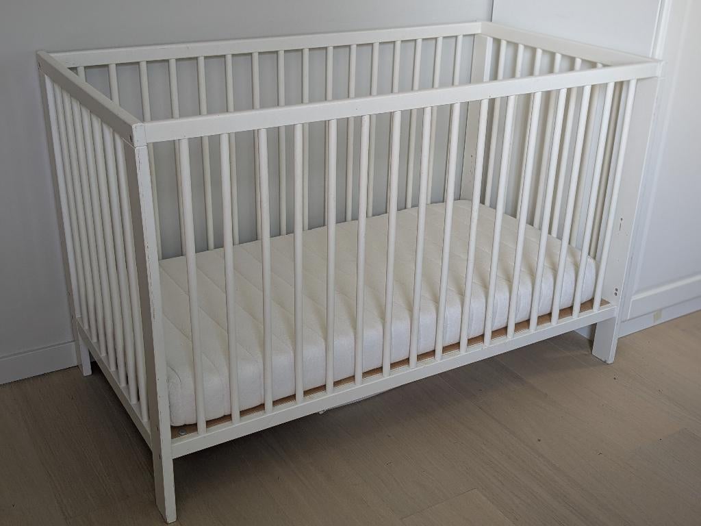 Gulliver ledikant met matras en veel toebehoren, Ophalen, Zo goed als nieuw, Ledikant