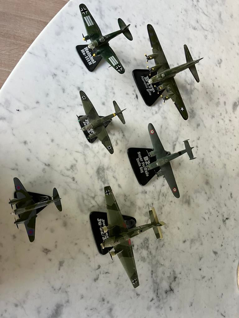 Iconische modelvliegtuigen, Ophalen, Zo goed als nieuw