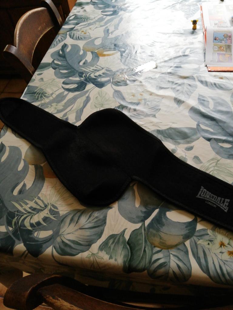 Soutien de genou Lonsdale. Neuf., Sports & Fitness, Enlèvement ou Envoi, Comme neuf