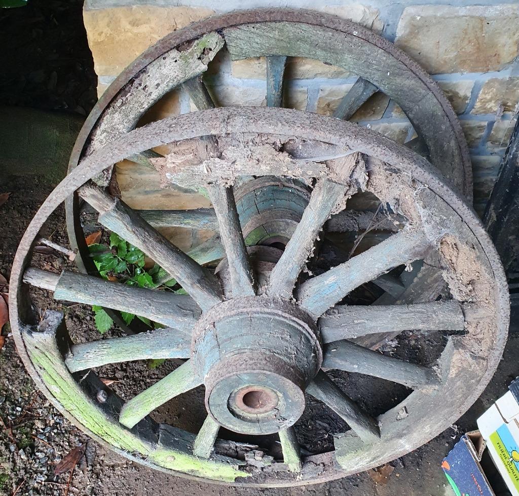 Anciennes roues de chariot (diamètre 86 cm), Antiquités & Art, Enlèvement