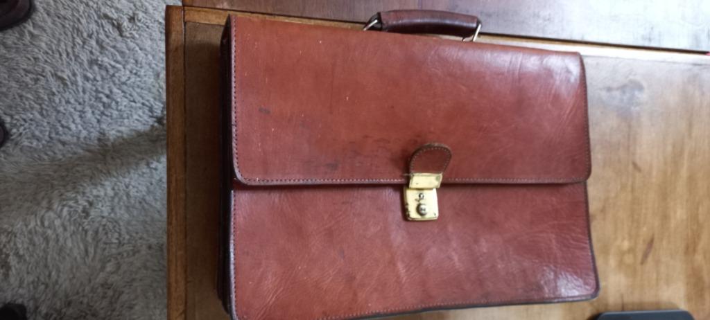 malette en cuir, Enlèvement, Cuir