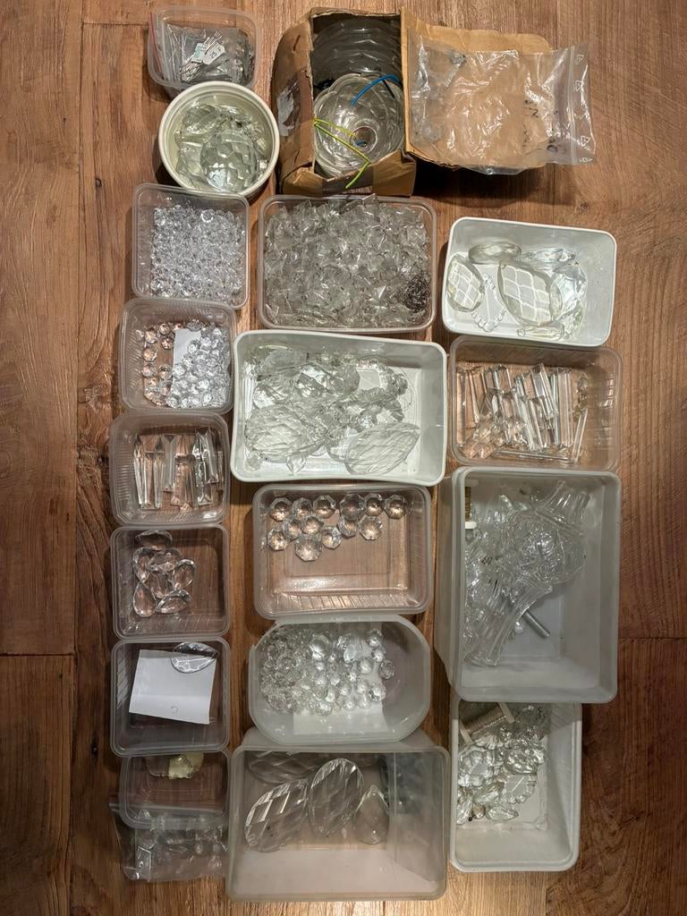 Onderdelen kroonluchter, glazen, kristallen, kralen, Huis en Inrichting, Ophalen, Glas