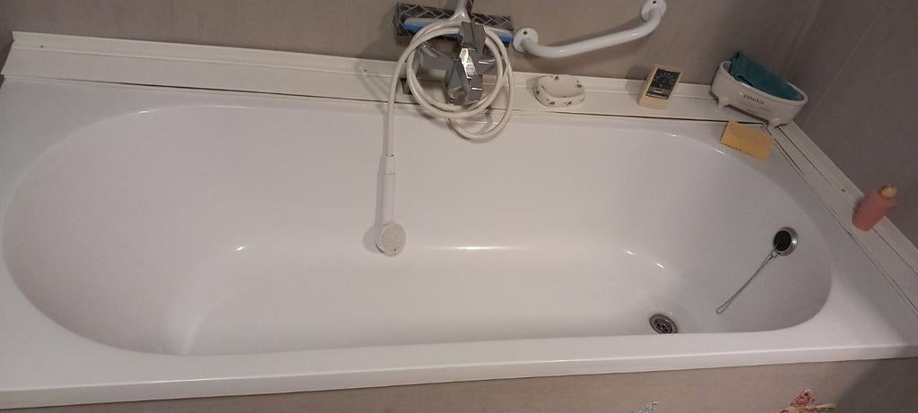 Baignoire et robinet ( le tout neuf ), Enlèvement, Comme neuf