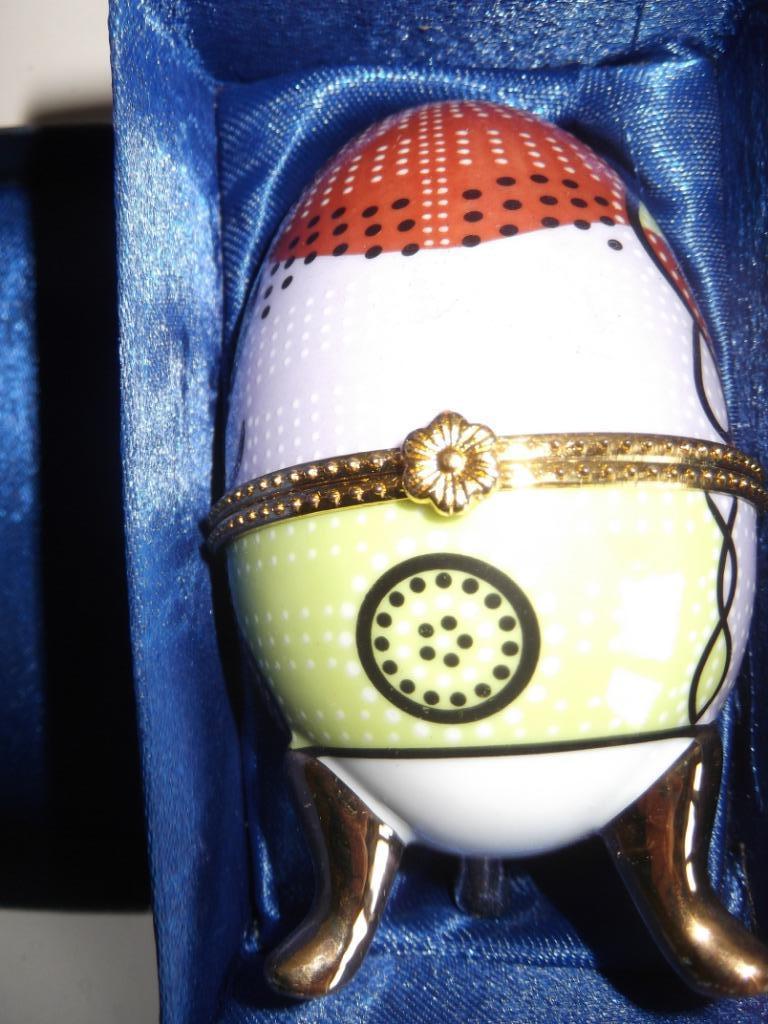 Porseleinen ei in doosje – Oeuf en porcelaine en boîte, Antiquités & Art, Enlèvement ou Envoi