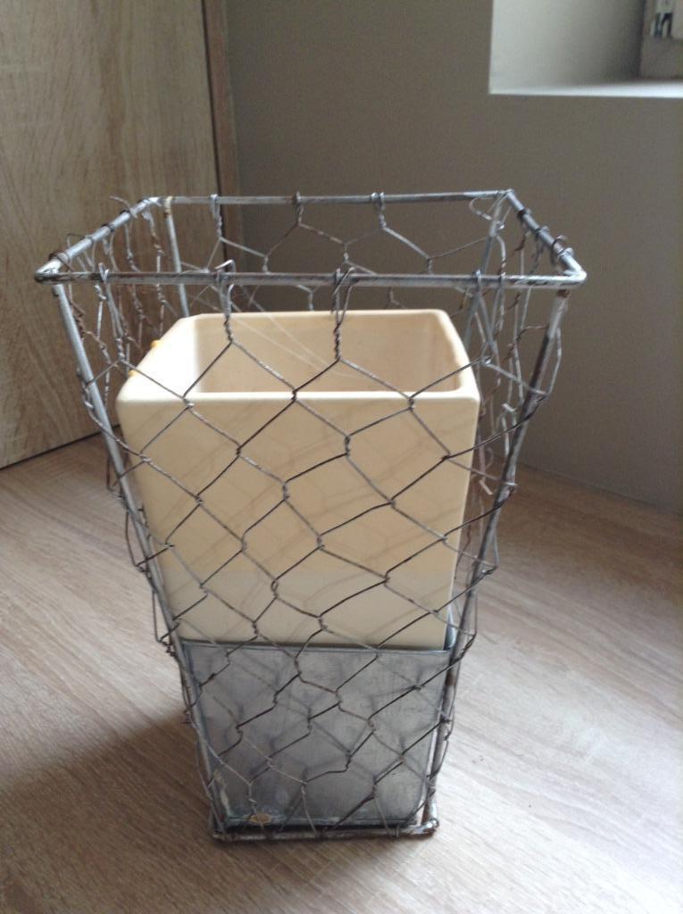 Bloempotje met kippegaas, Ophalen of Verzenden, Overige soorten, Minder dan 100 cm