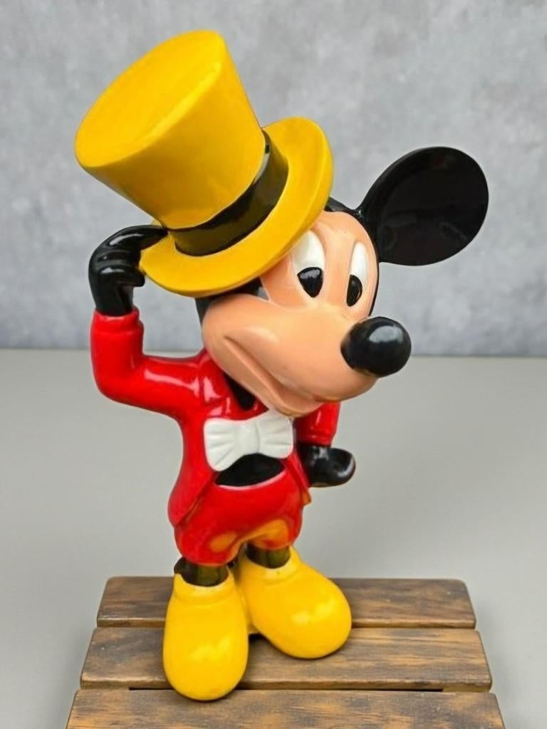 Vrolijk Mickey Mouse beeld van polystone., Verzamelen, Disney, Nieuw, Beeldje of Figuurtje, Mickey Mouse, Ophalen