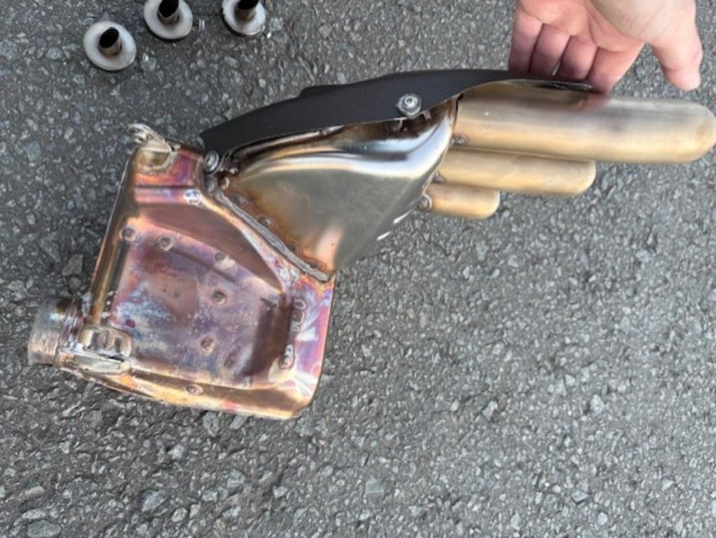 MV Agusta Dragster Original exhaust and Number plate holder, 3 cilinders, Particulier, Naked bike