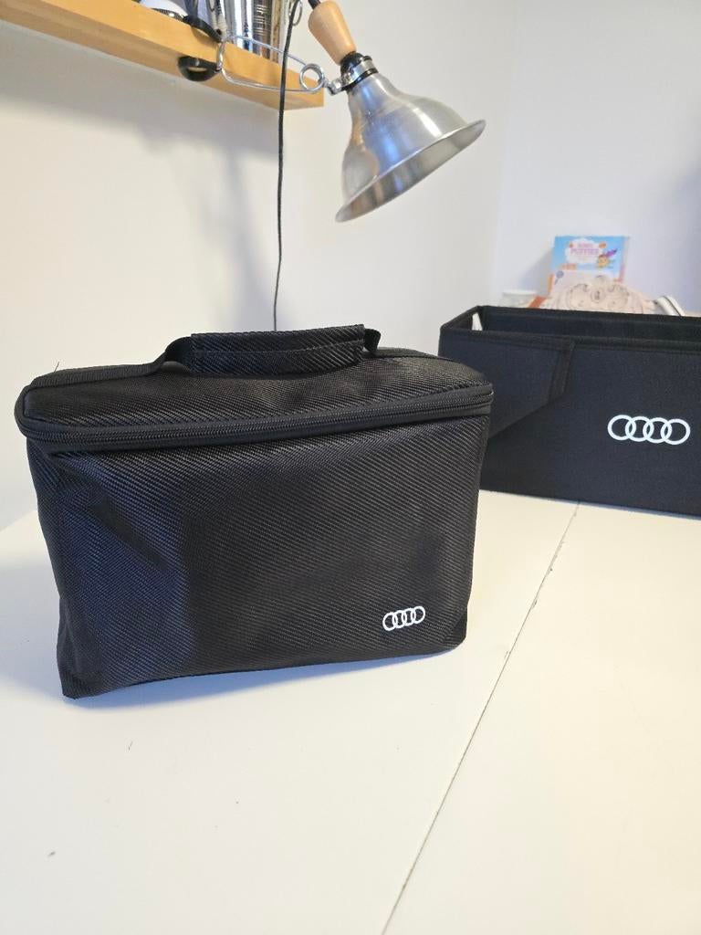 Bac Audi + coffret nettoyage + filet et tapis, Enlèvement ou Envoi, Neuf