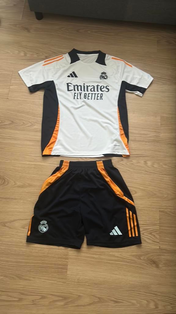 Real Madrid trainingsset 24/25, Sport en Fitness, Voetbal, Maat M, Ophalen, Gebruikt, Set