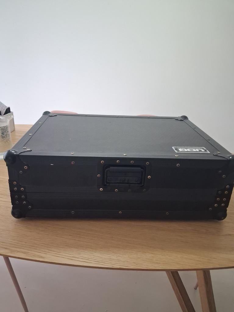 Traktor control S8 + flightcase + koptelefoon + 2 kleine box, Muziek en Instrumenten, Behuizingen en Koffers, Ophalen, Flightcase