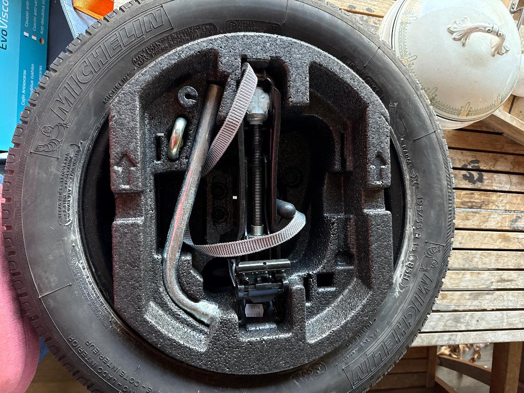 Kit roue de secours 15 ‘, Auto-onderdelen, Banden en Velgen, Gebruikt, 15 inch, Banden en Velgen, 195 mm