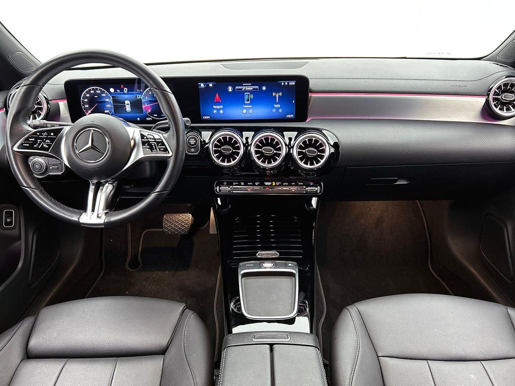 Mercedes-Benz CLA-Klasse 180 Shooting Brake Luxury Line Nigh, Auto's, Mercedes-Benz, CLA, Stof, Gebruikt, 4 cilinders