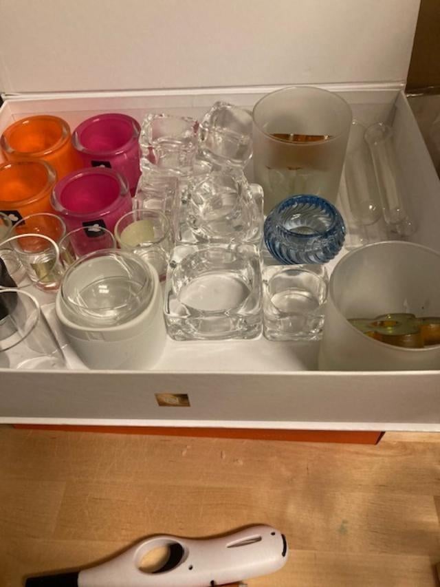 Doos met allerlei theelichtjes 1 maal gebr alles voor 3 eu, Ophalen, Zo goed als nieuw