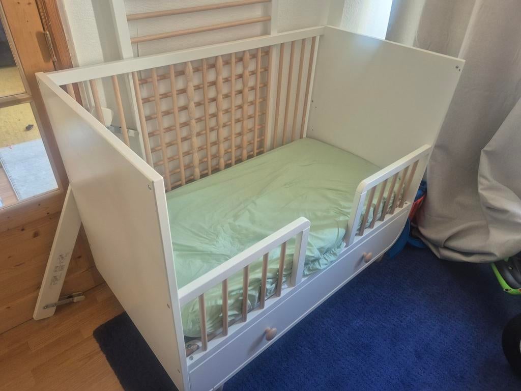 Lit bébé évolutif Myllra avec tiroir et 2 matelas 60120, Enfants & Bébés, Chambre d'enfant | Lits, Enlèvement, Matelas