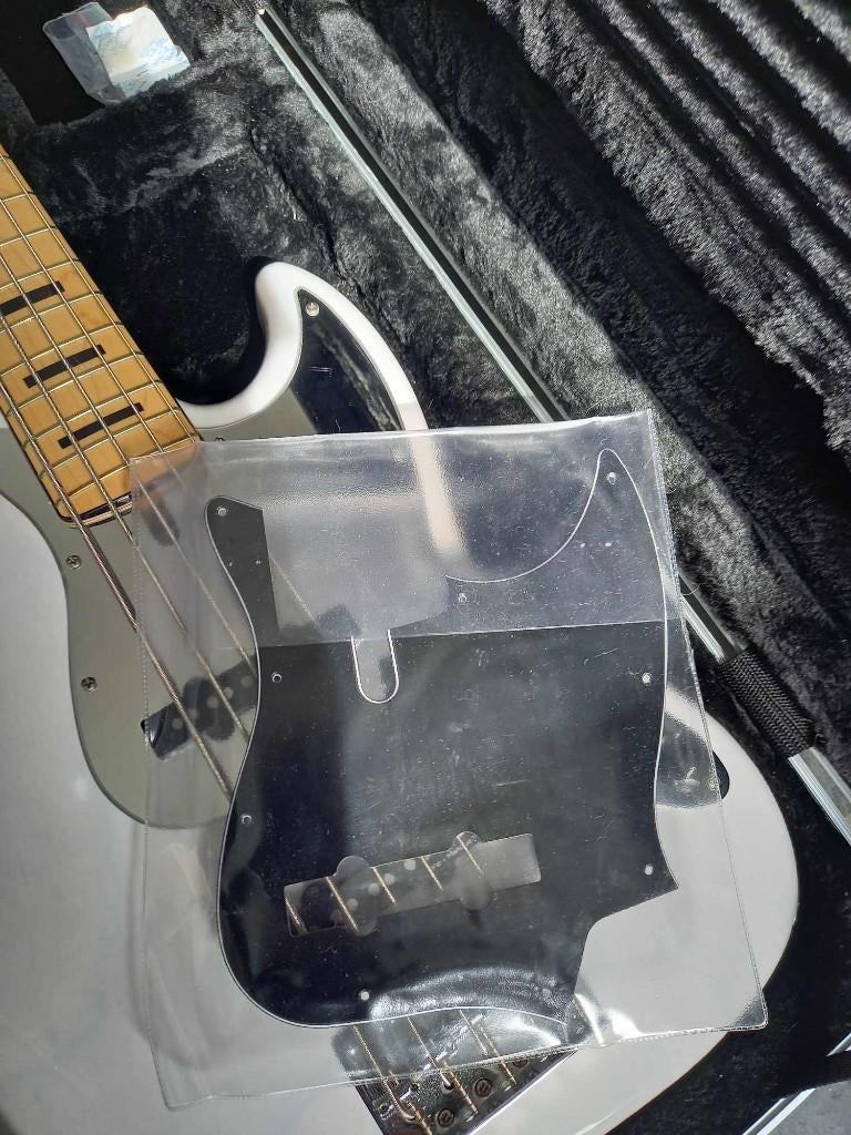 Basgitaar Marcus Miller, Ophalen, Zo goed als nieuw, Elektrisch, 5-snarig