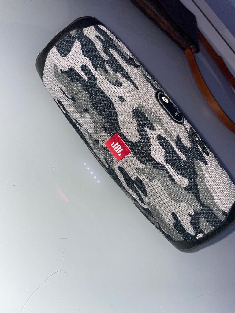 jbl charge 4, Audio, Tv en Foto, Luidsprekerboxen, Ophalen of Verzenden, Zo goed als nieuw, JBL