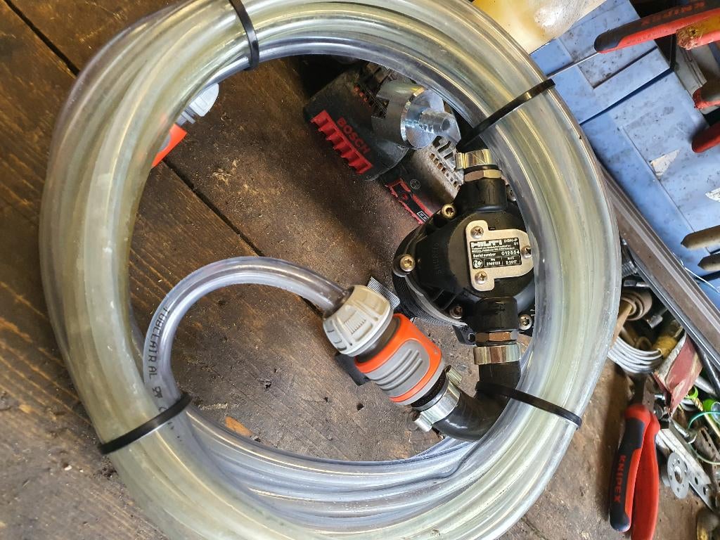 HILTI nieuw Zelfaanzuigende pomp. Gebruik stofvrijwerken, Ophalen