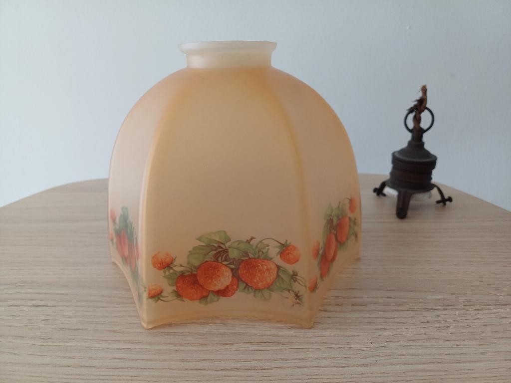 Antieke lampenkap in opalineglas met aardbeimotief, Antiek en Kunst, Ophalen