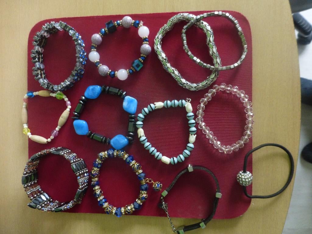 Plusieurs jolis bracelets 2€ pour 1 ou 20€ pour 14, Bijoux, Sacs & Beauté, Bracelets, Comme neuf, Enlèvement ou Envoi